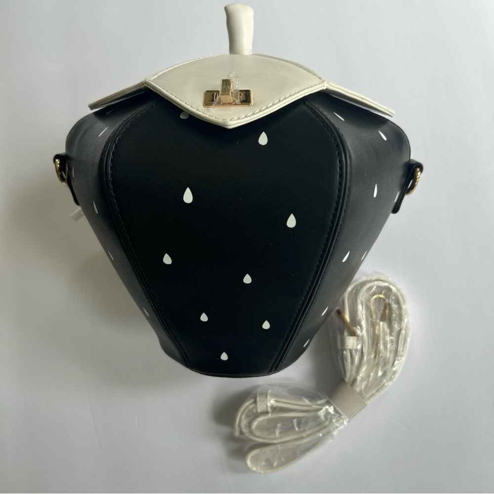 Niña Fresa Black Strawberry Purse NWT Crossbody Handbag 3D Fruit Novelty Rare